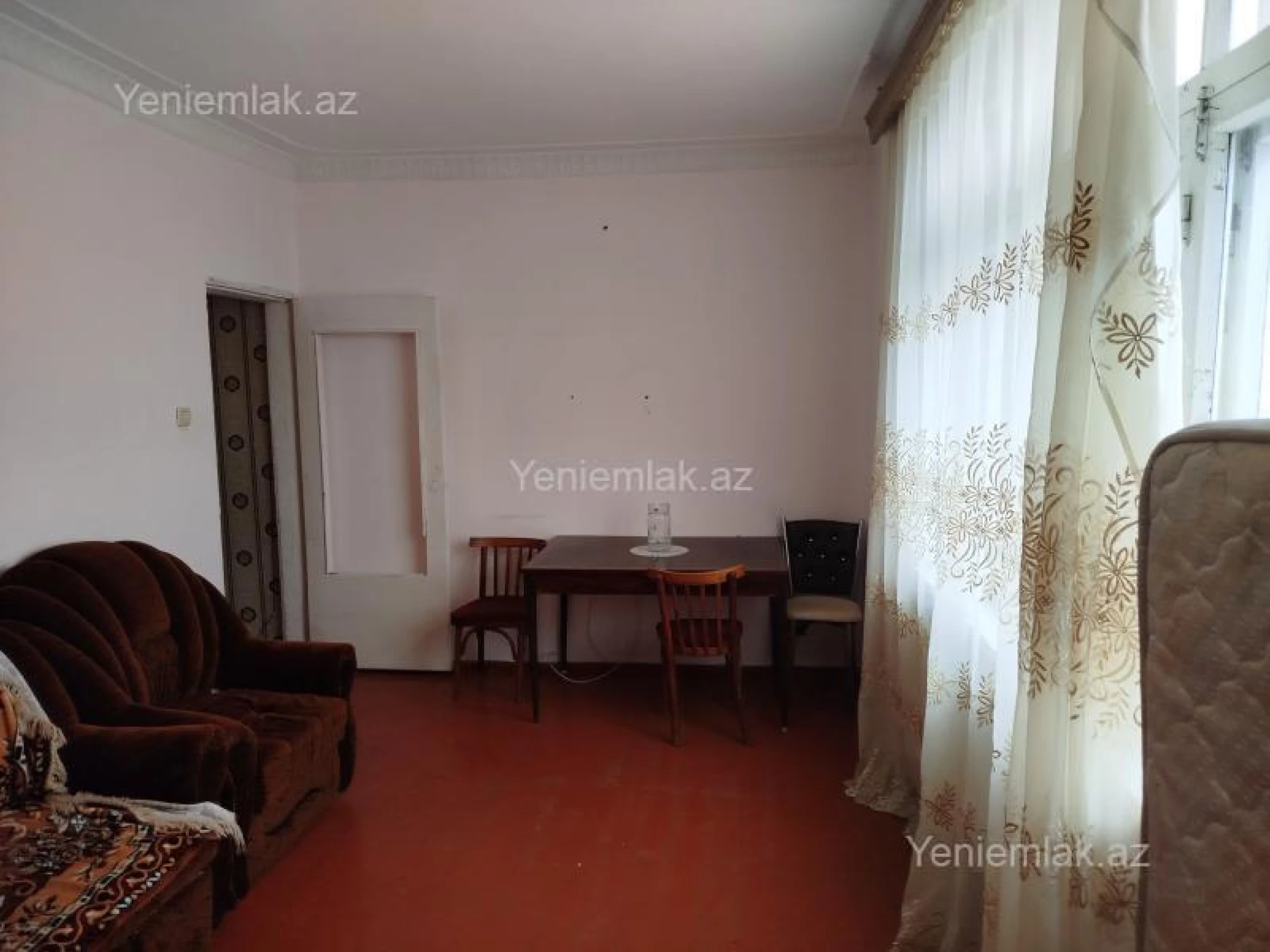 Satılır 2 otaqlı köhnə tikili 56 m²