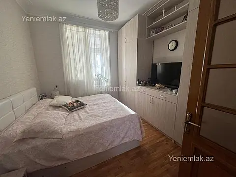 Satılır 3 otaqlı köhnə tikili 80 m²