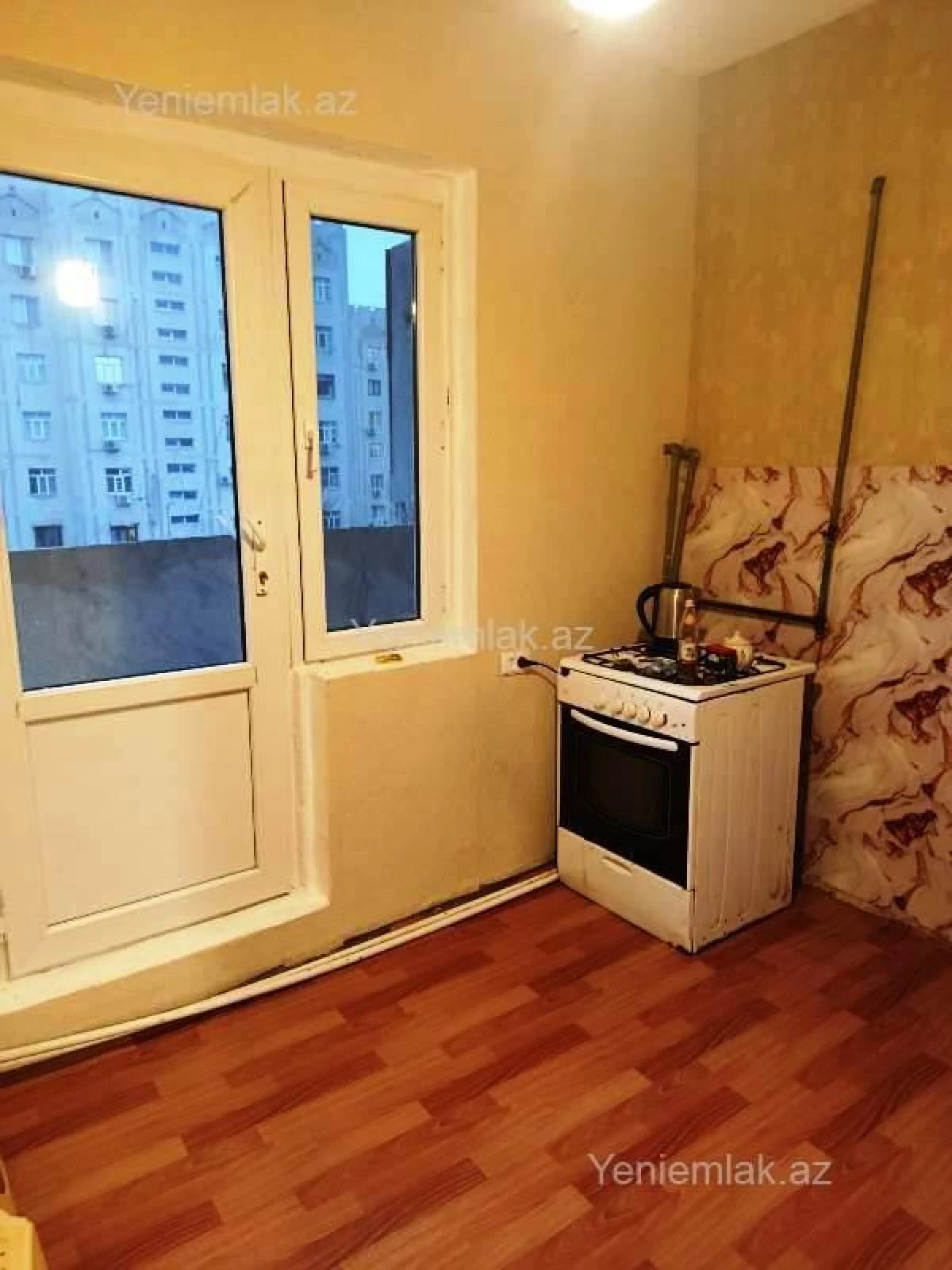 Satılır 3 otaqlı köhnə tikili 80 m²