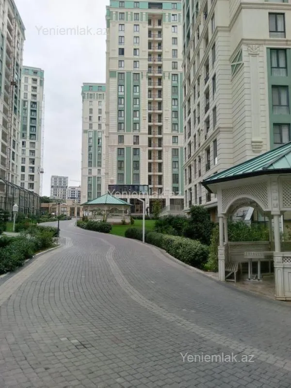 Satılır 4 otaqlı yeni tikili 220 m²