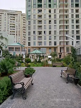 Satılır 4 otaqlı yeni tikili 220 m²