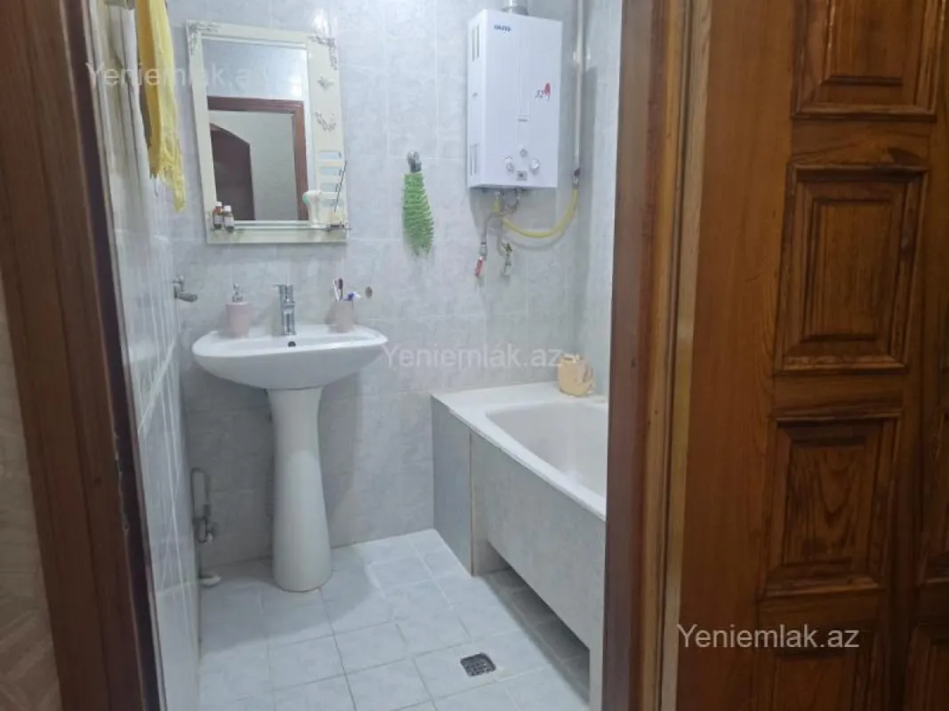 Satılır 3 otaqlı köhnə tikili 85 m²