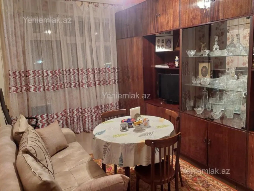 Satılır 2 otaqlı köhnə tikili 60 m²