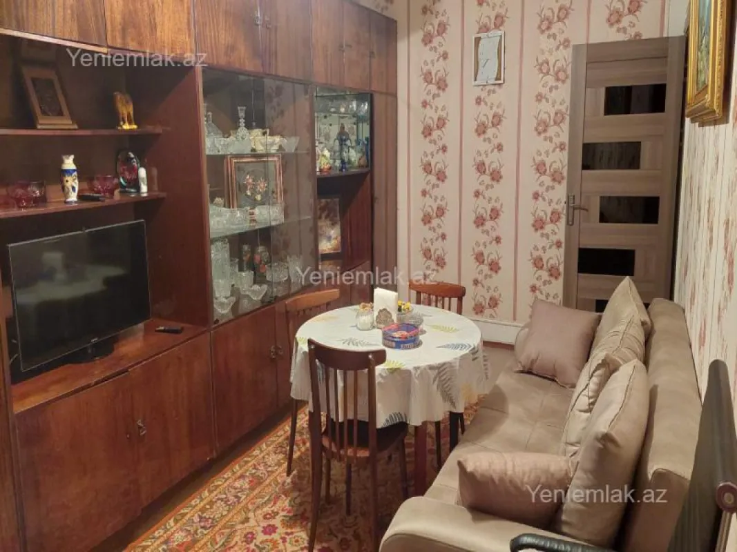 Satılır 2 otaqlı köhnə tikili 60 m²