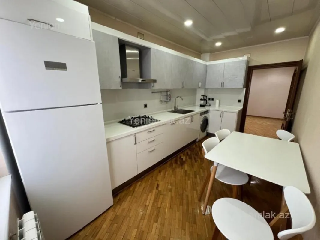 Satılır 3 otaqlı yeni tikili 110 m²