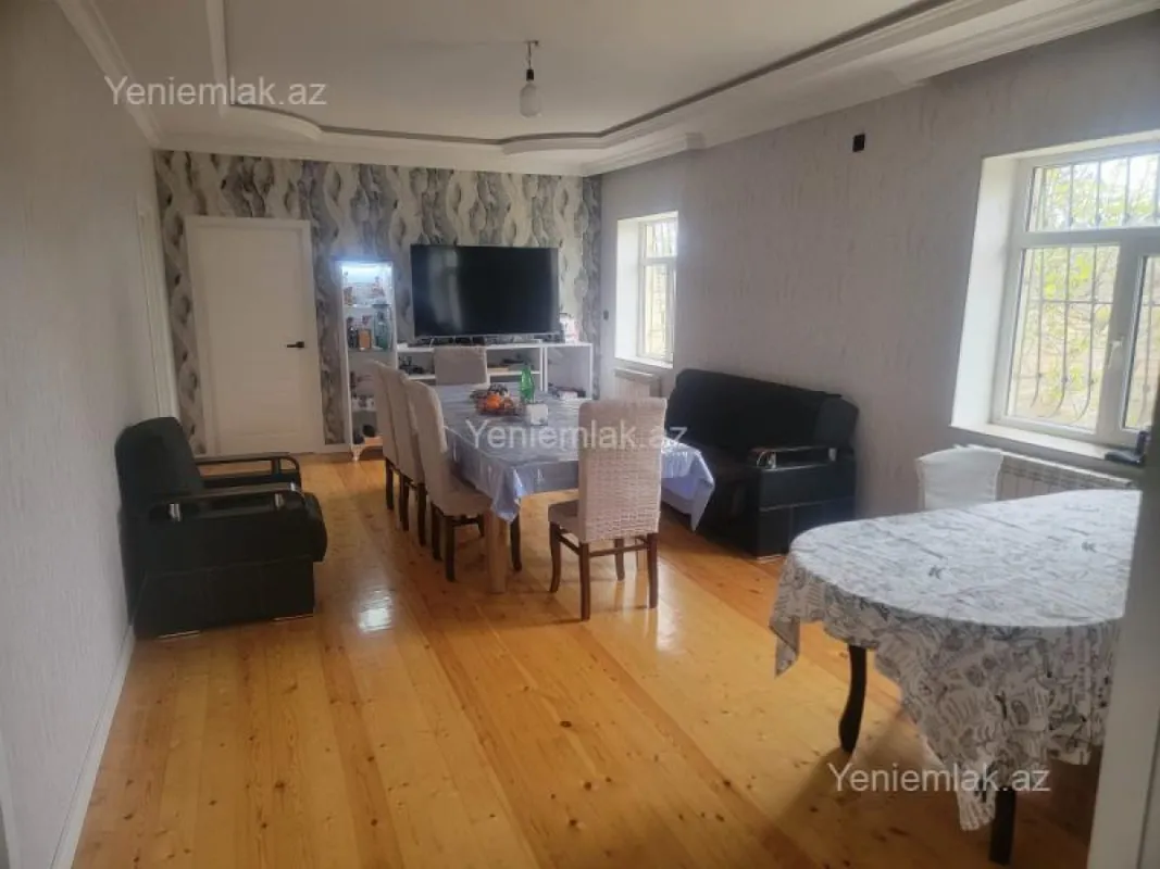 Satılır 8 otaqlı həyət evi 210 m²