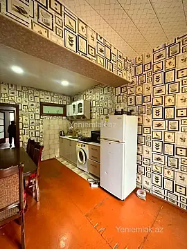 Satılır 3 otaqlı köhnə tikili 100 m²