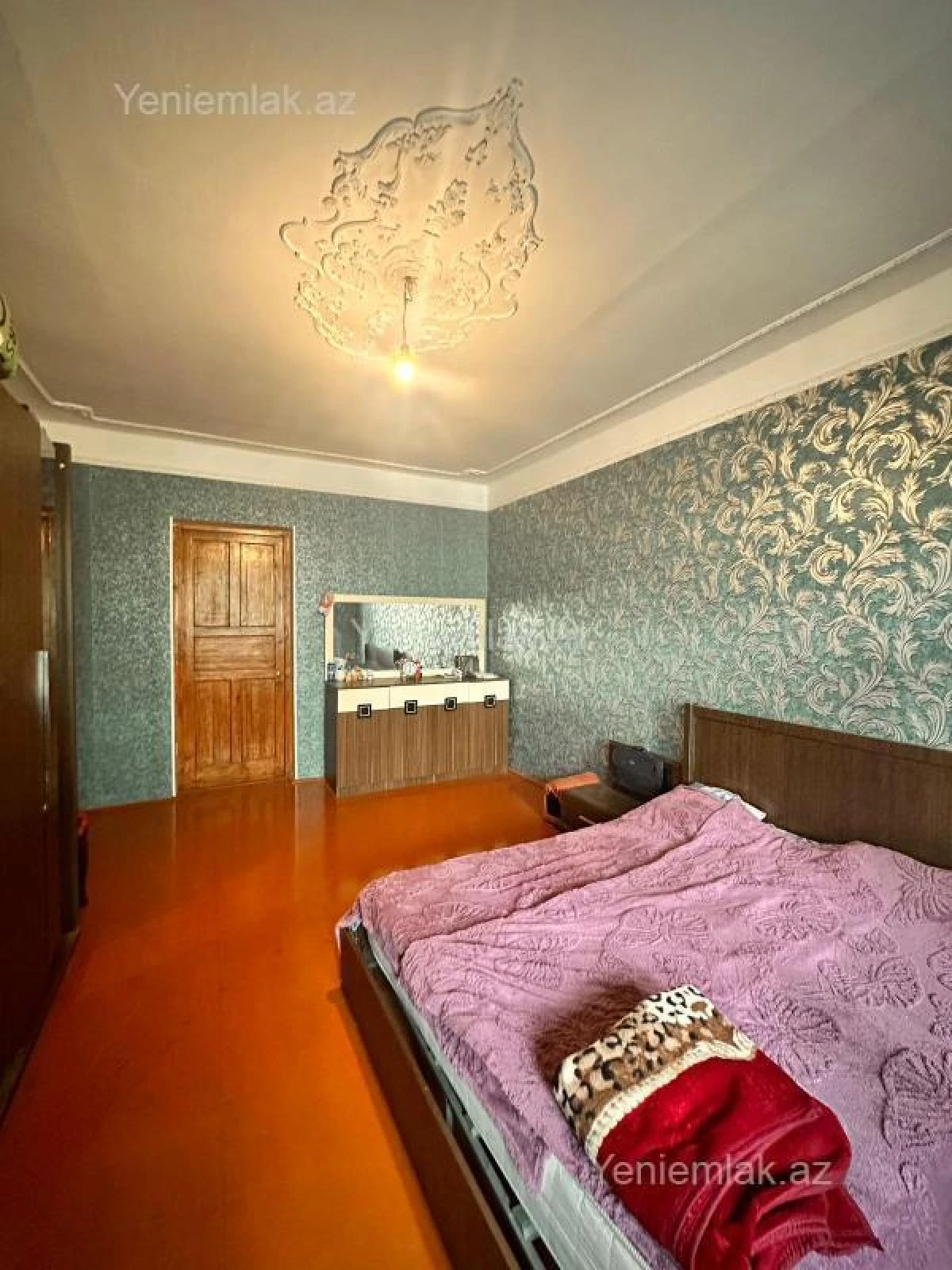 Satılır 3 otaqlı köhnə tikili 100 m²