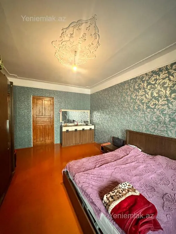 Satılır 3 otaqlı köhnə tikili 100 m²