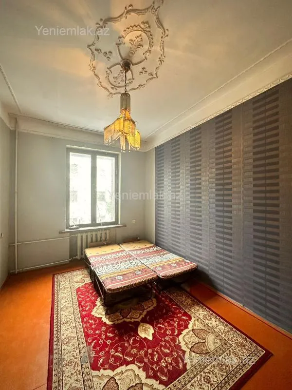 Satılır 3 otaqlı köhnə tikili 100 m²