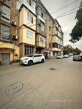 Satılır 3 otaqlı köhnə tikili 100 m²