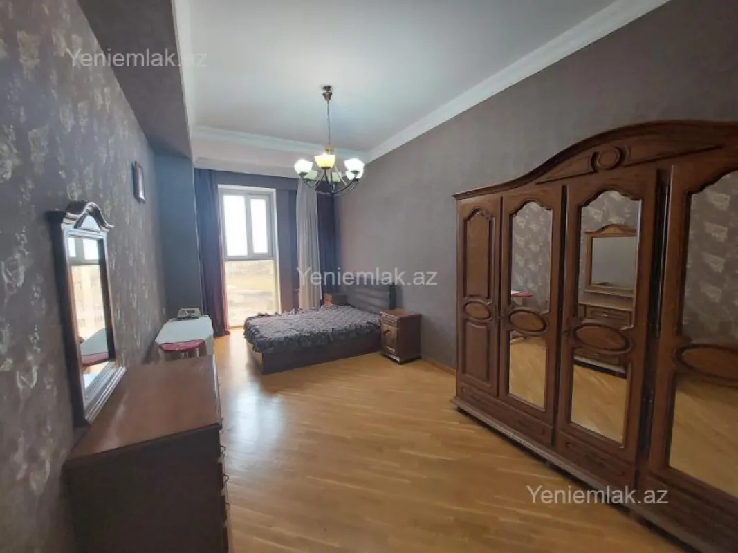 Satılır 3 otaqlı yeni tikili 120 m²