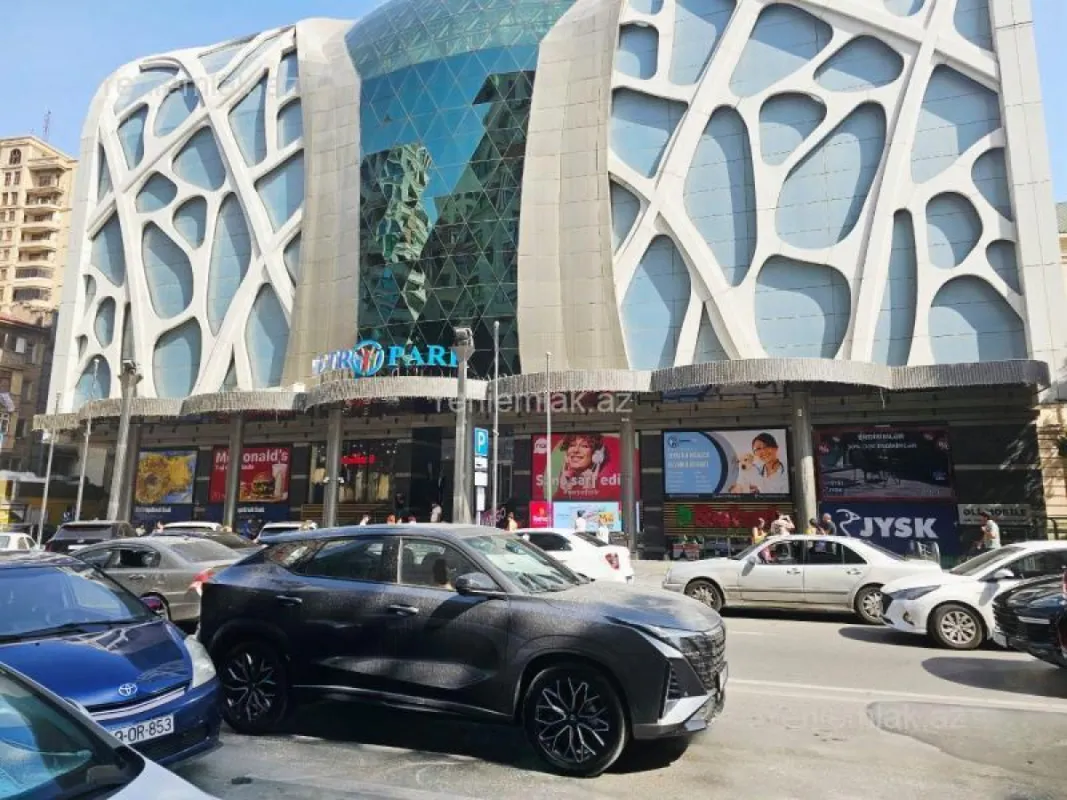 Satılır 4 otaqlı yeni tikili 155 m²