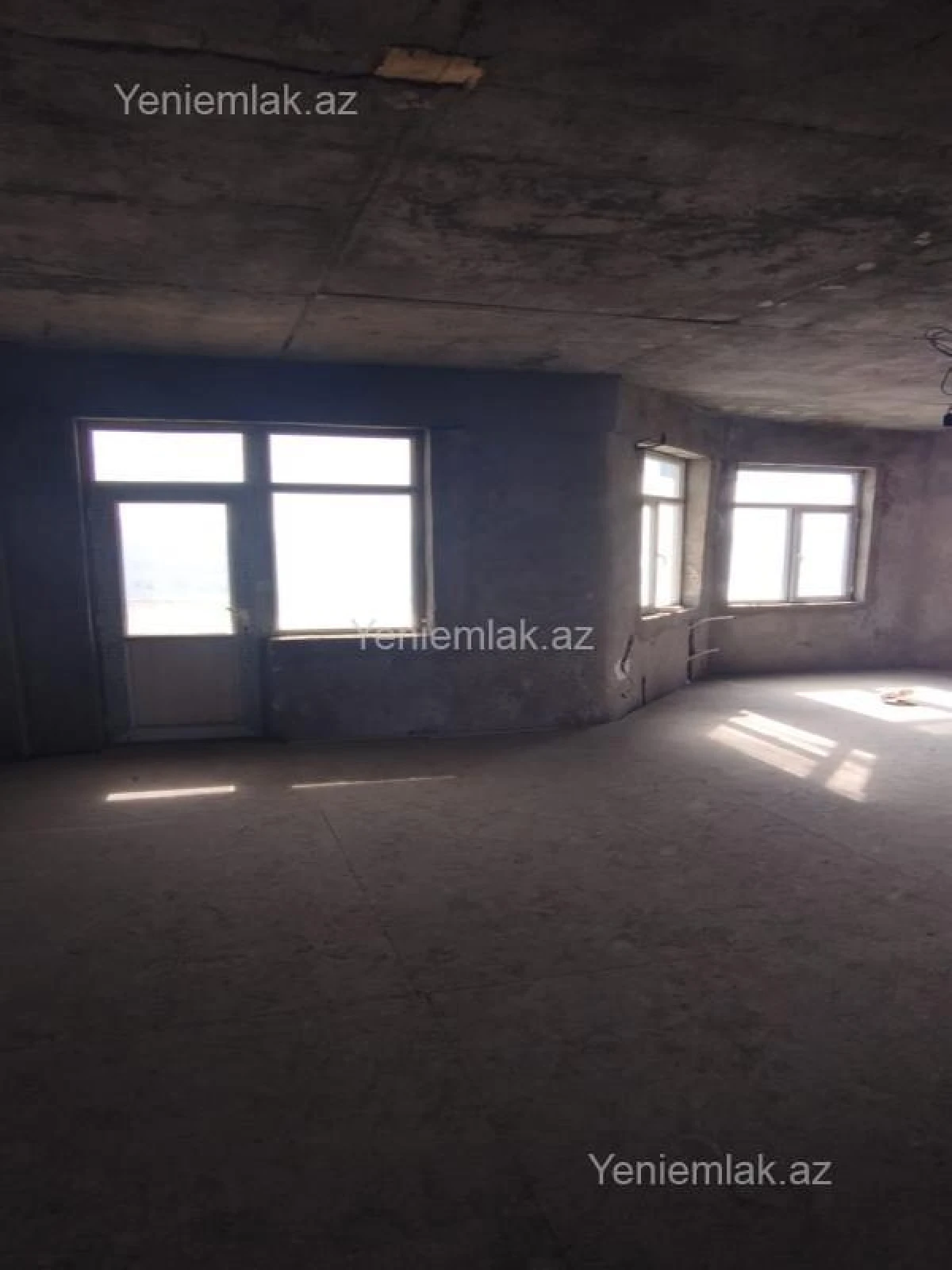 Satılır 3 otaqlı yeni tikili 125 m²