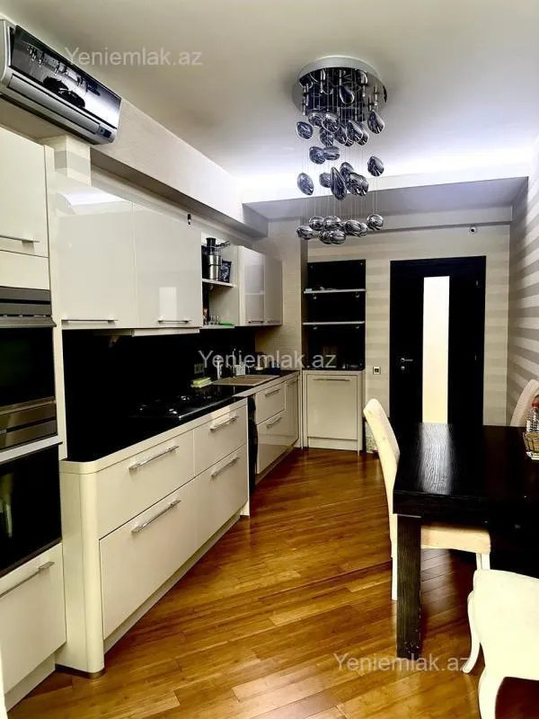 Satılır 3 otaqlı yeni tikili 170 m²