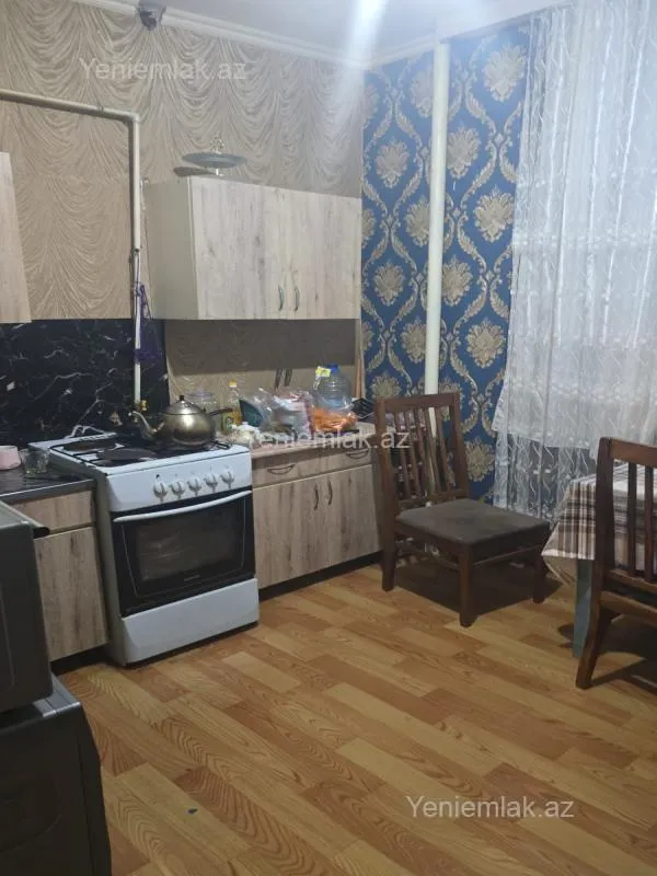 Satılır 2 otaqlı köhnə tikili 65 m²