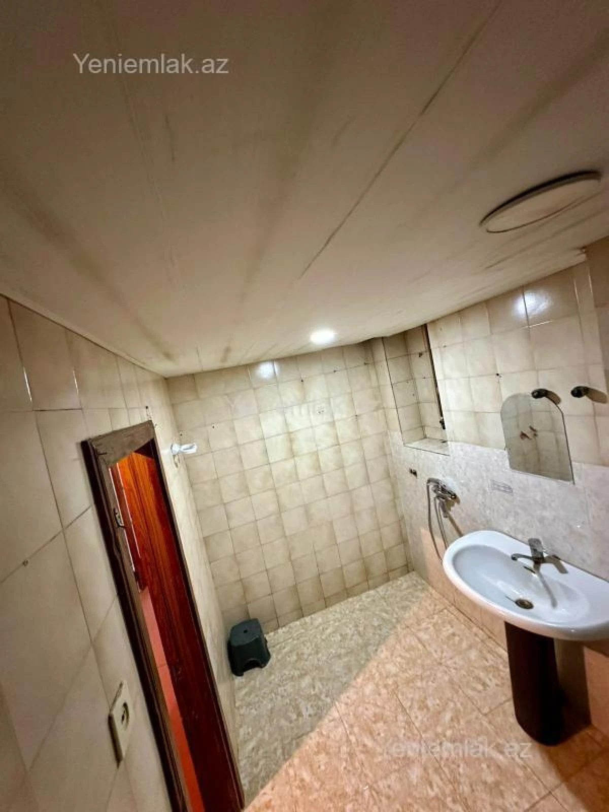 Satılır 3 otaqlı köhnə tikili 100 m²