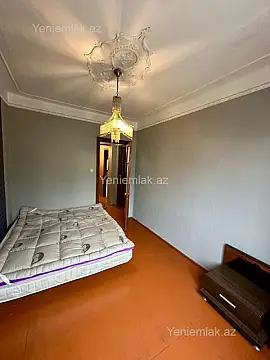 Satılır 3 otaqlı köhnə tikili 100 m²