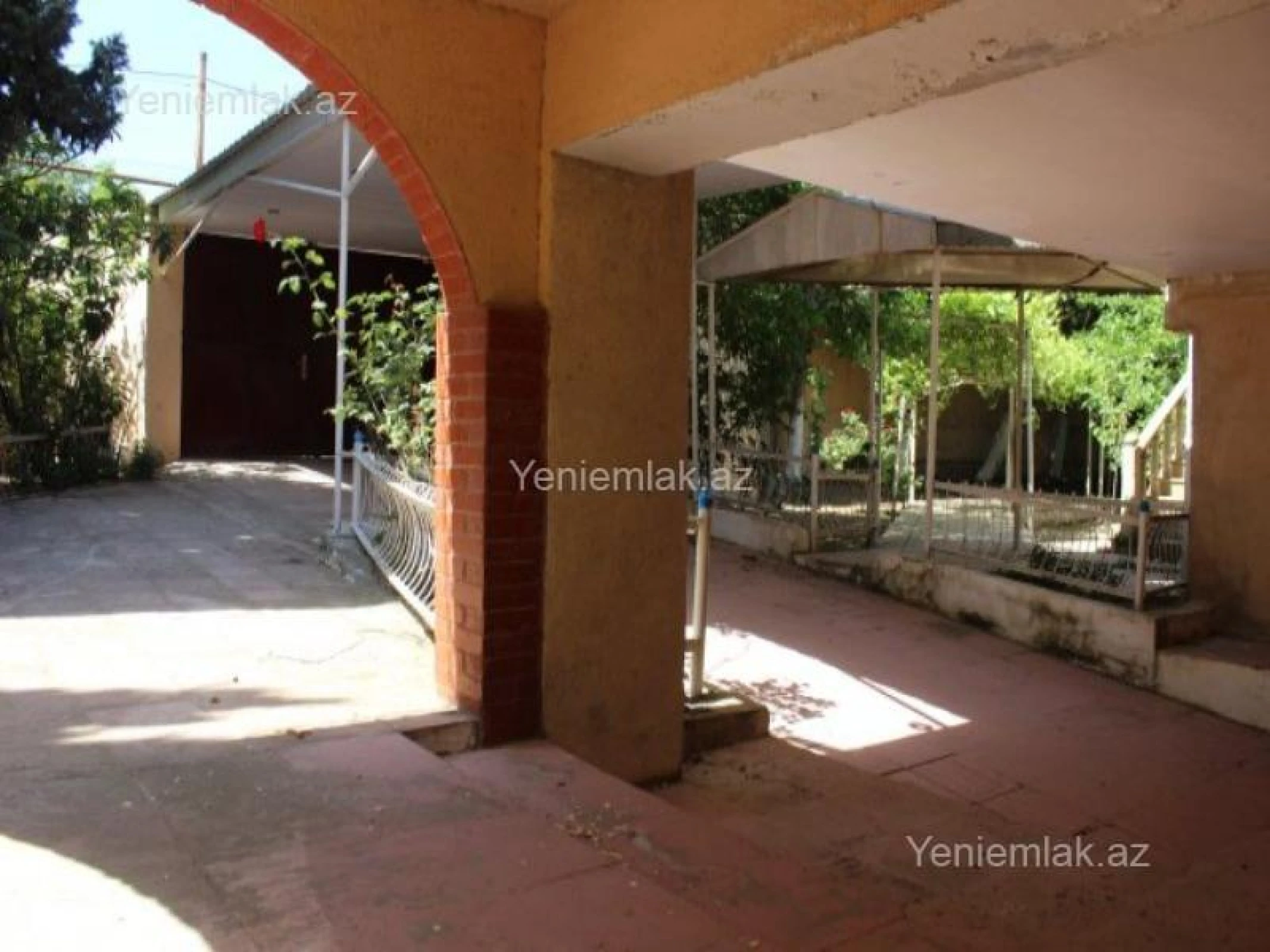 Satılır 8 otaqlı həyət evi 850 m²