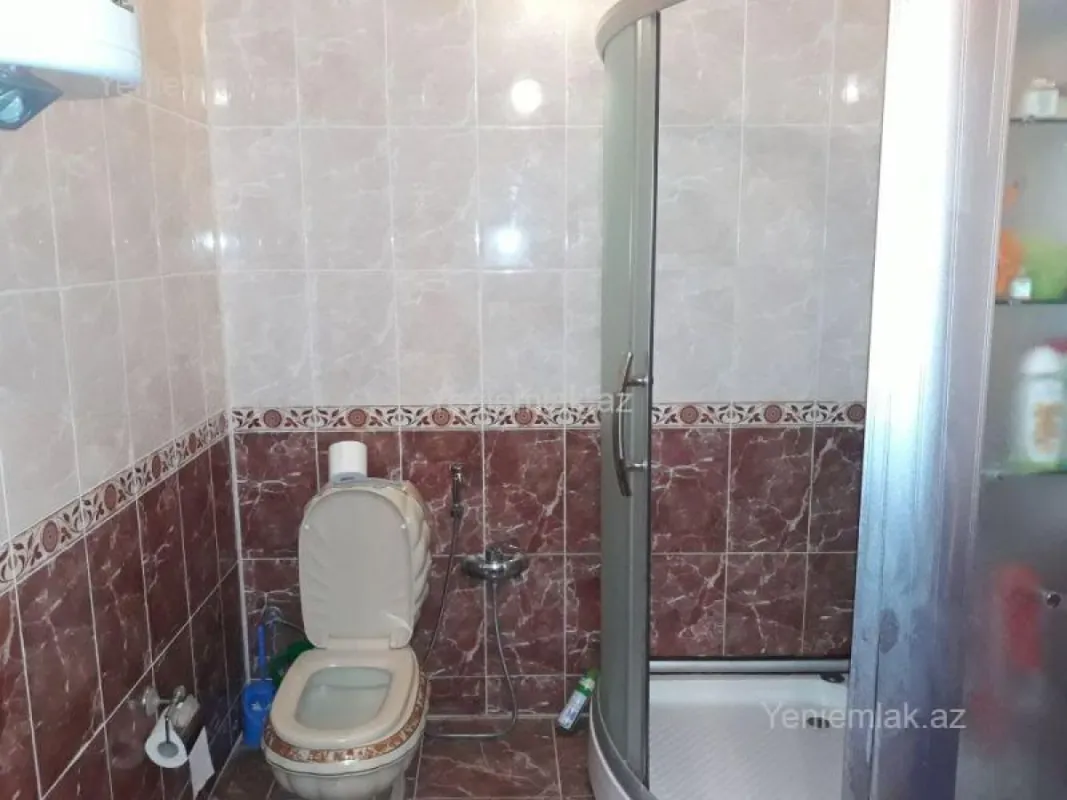 Satılır 8 otaqlı həyət evi 850 m²
