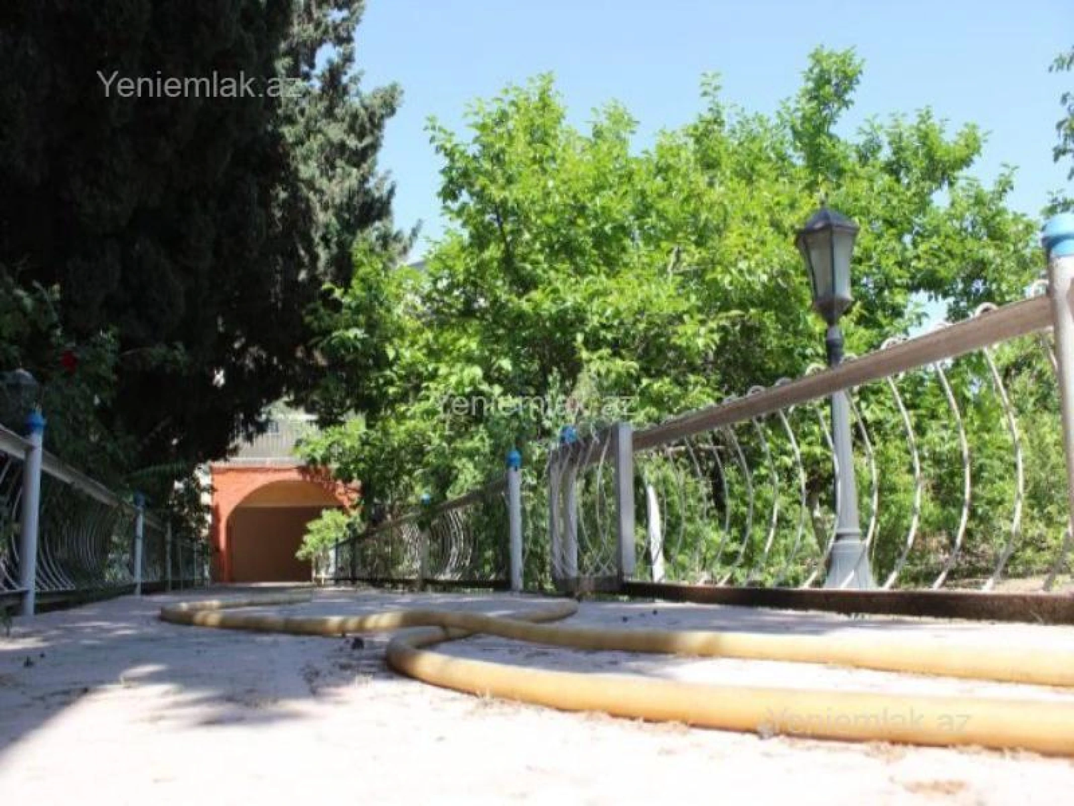 Satılır 8 otaqlı həyət evi 850 m²