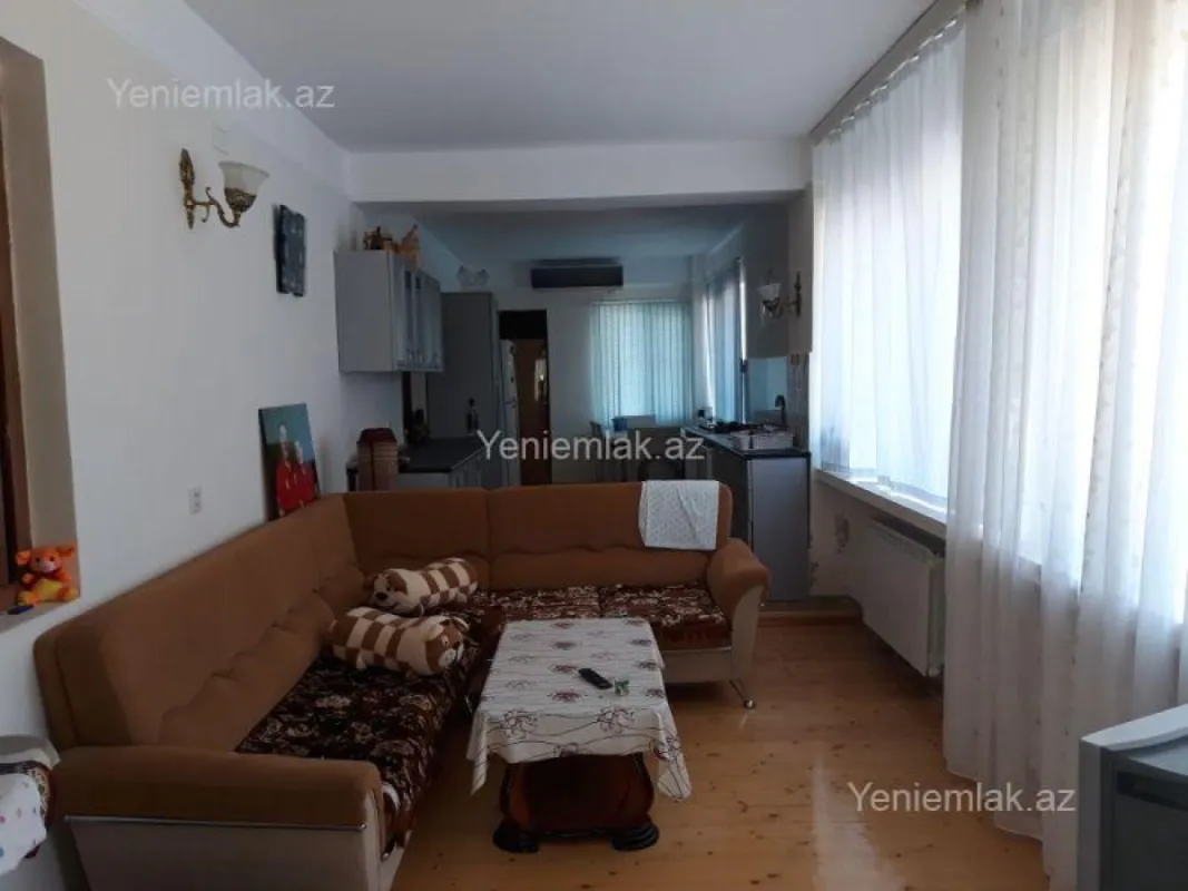 Satılır 8 otaqlı həyət evi 850 m²