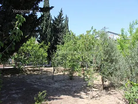 Satılır 8 otaqlı həyət evi 850 m²