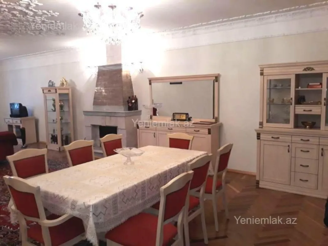 Satılır 8 otaqlı həyət evi 850 m²