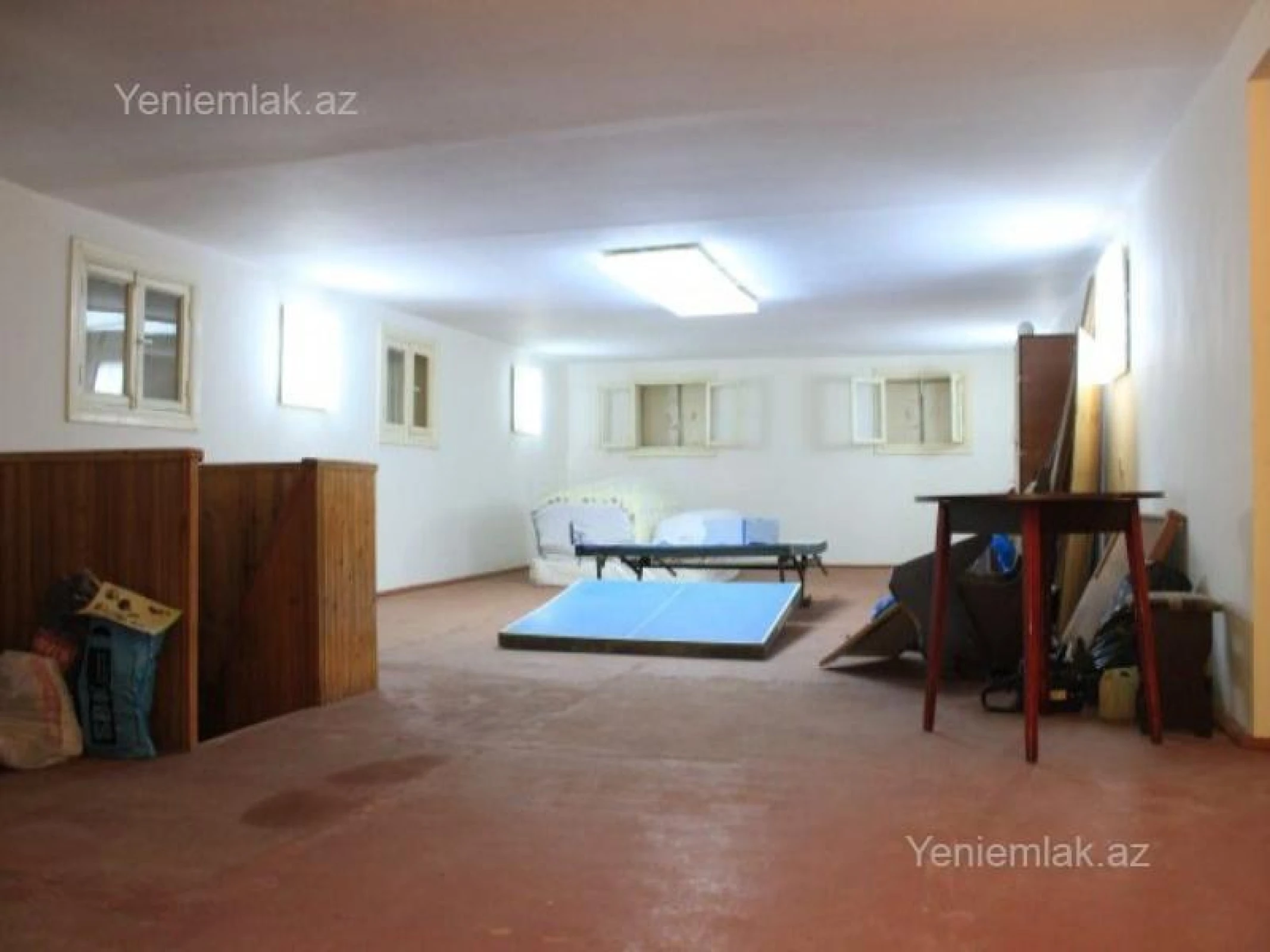 Satılır 8 otaqlı həyət evi 850 m²