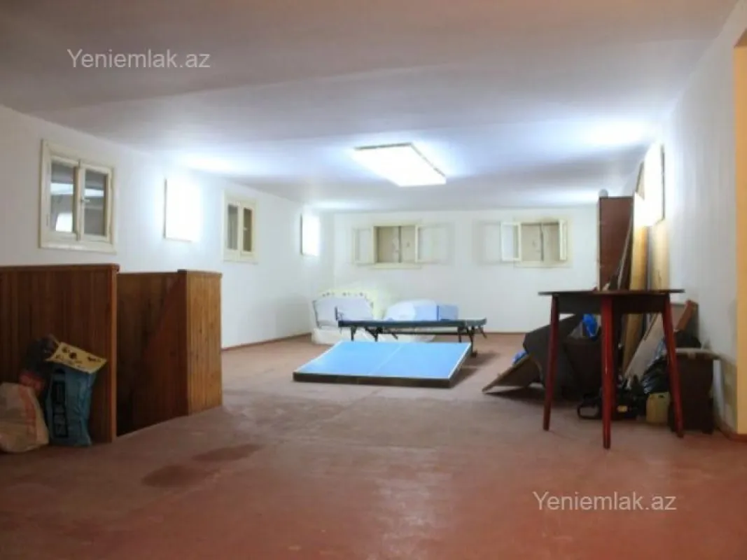 Satılır 8 otaqlı həyət evi 850 m²