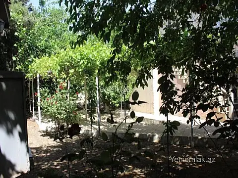 Satılır 8 otaqlı həyət evi 850 m²