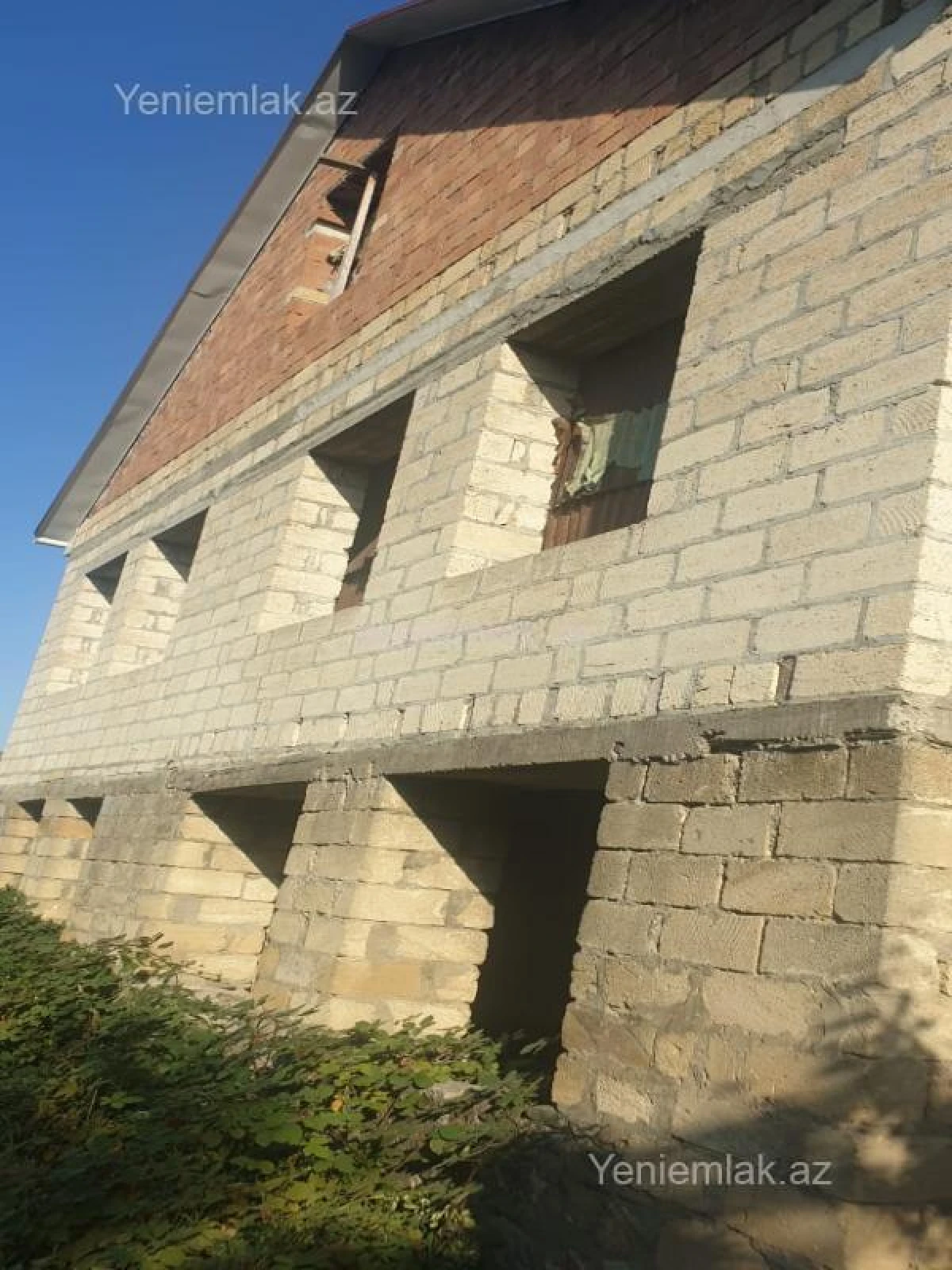 Satılır 5 otaqlı həyət evi 320 m²