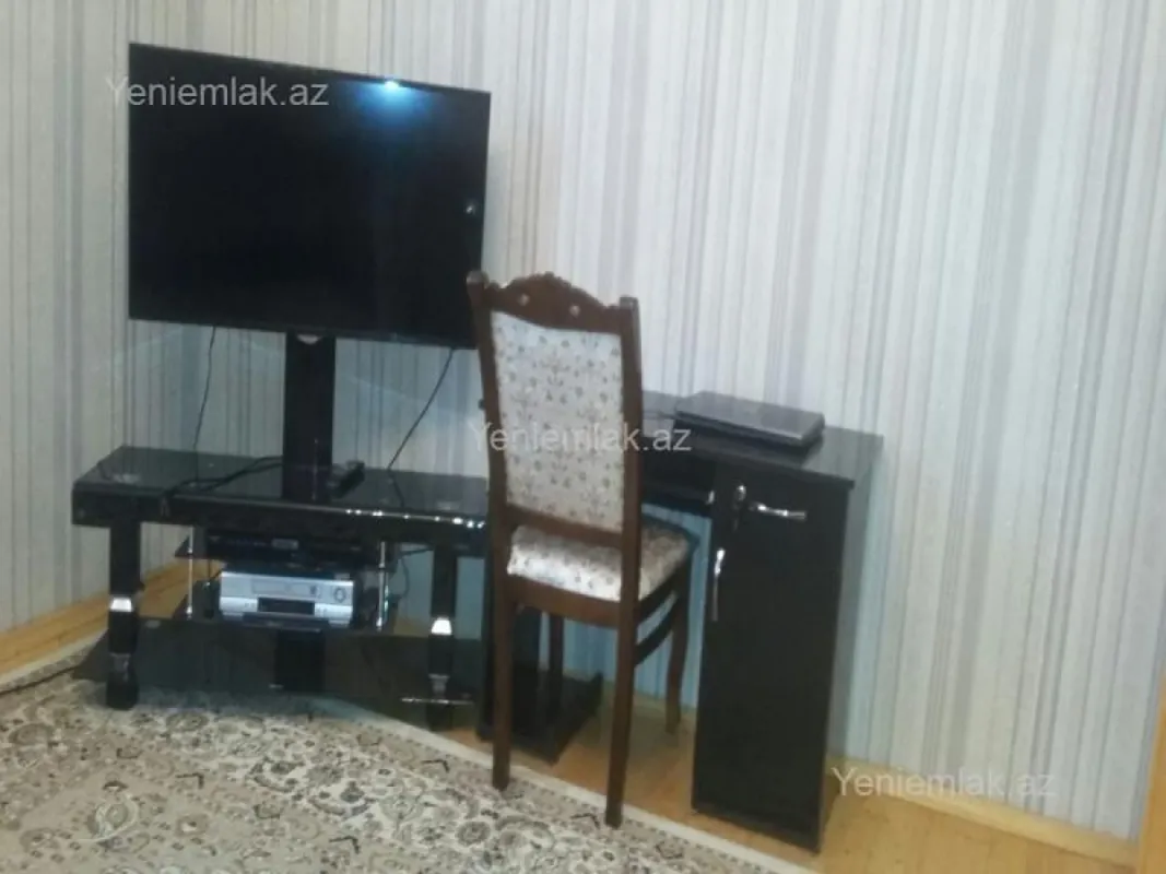 Satılır 5 otaqlı həyət evi 318 m²