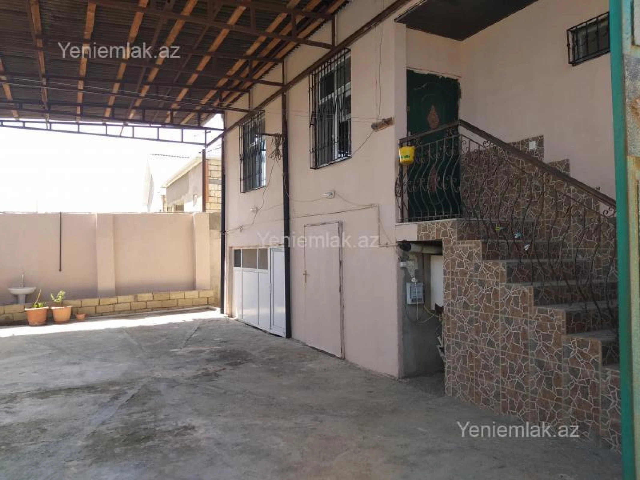 Satılır 5 otaqlı həyət evi 318 m²