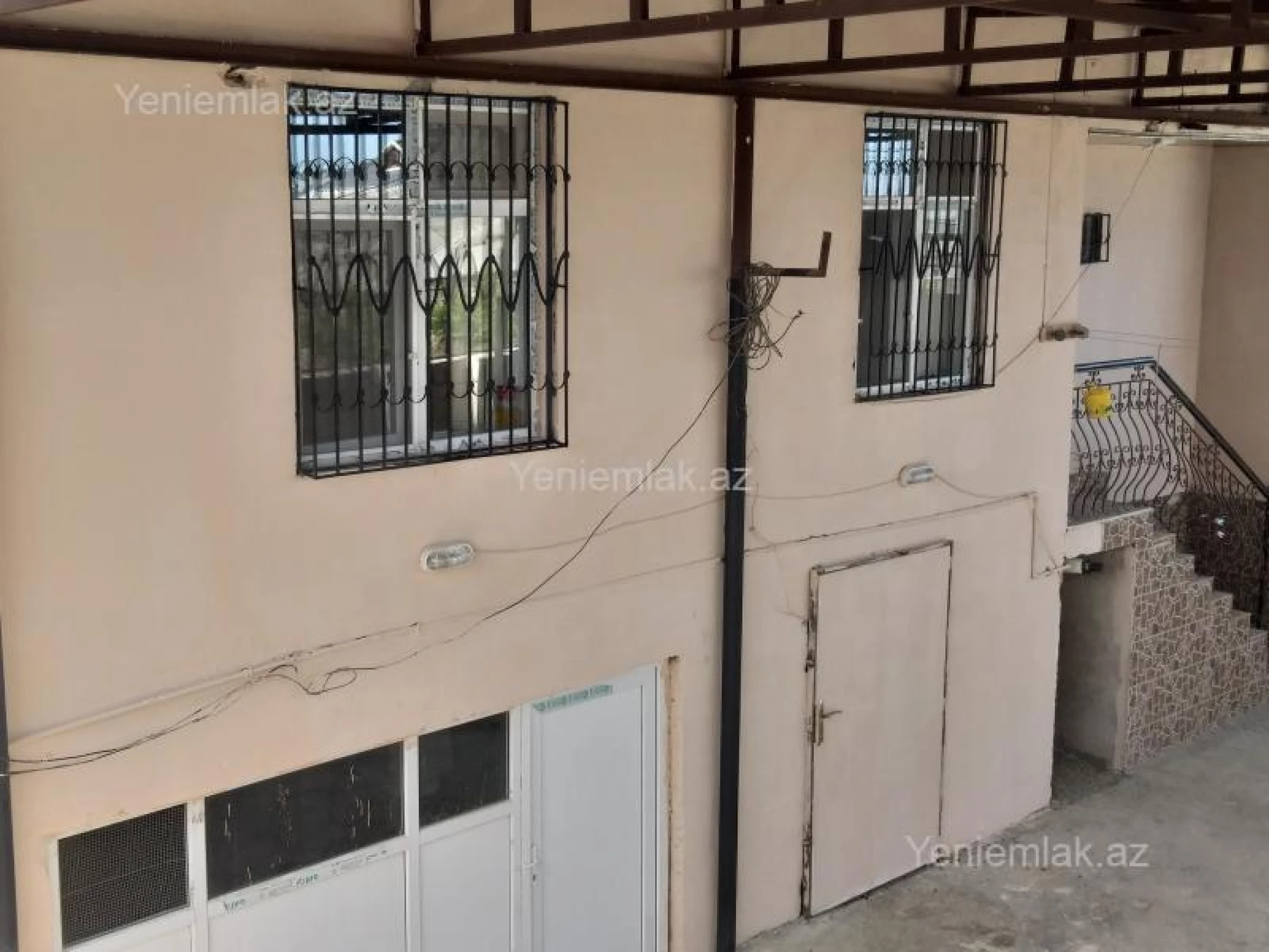 Satılır 5 otaqlı həyət evi 318 m²