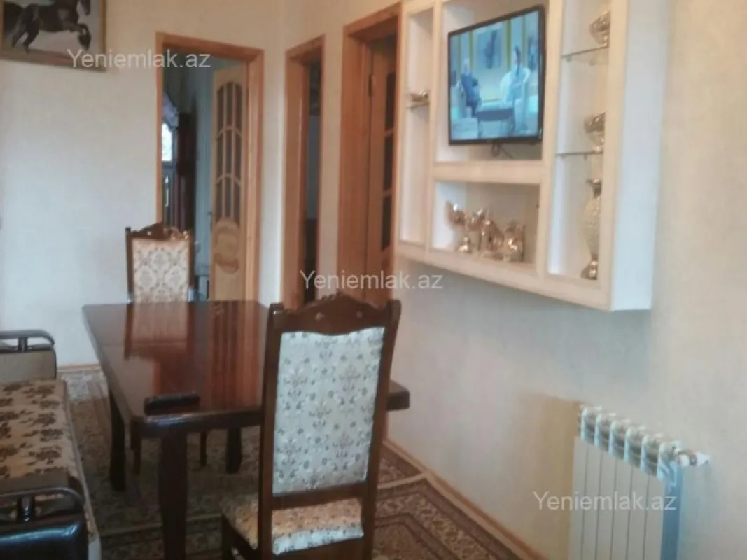 Satılır 5 otaqlı həyət evi 318 m²