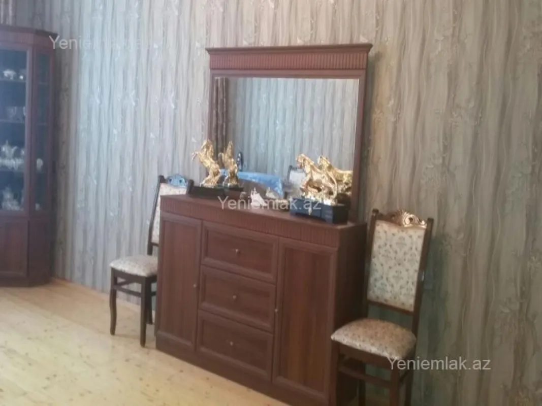 Satılır 5 otaqlı həyət evi 318 m²