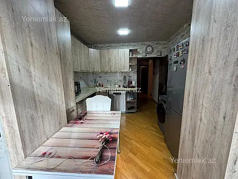 Satılır 4 otaqlı köhnə tikili 85 m²