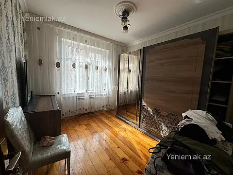 Satılır 4 otaqlı köhnə tikili 85 m²