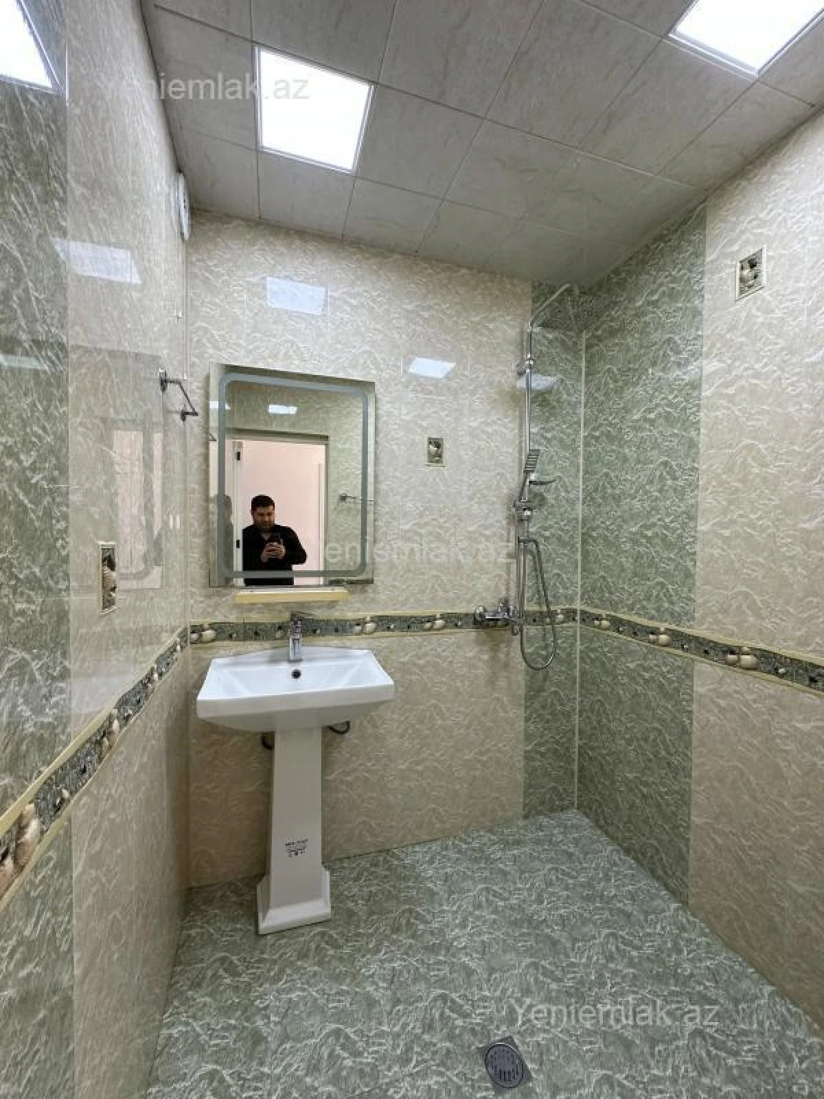 Satılır 2 otaqlı köhnə tikili 55 m²