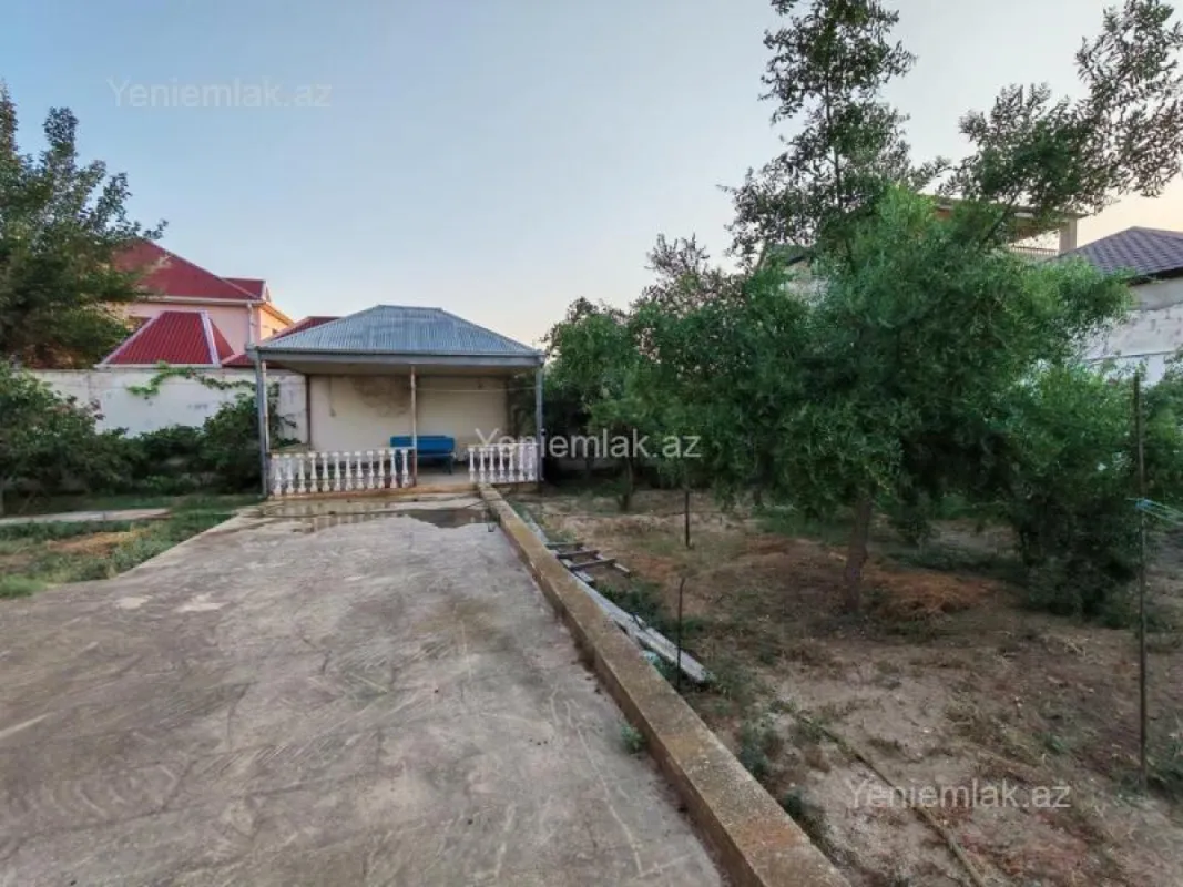 Satılır 5 otaqlı həyət evi 200 m²