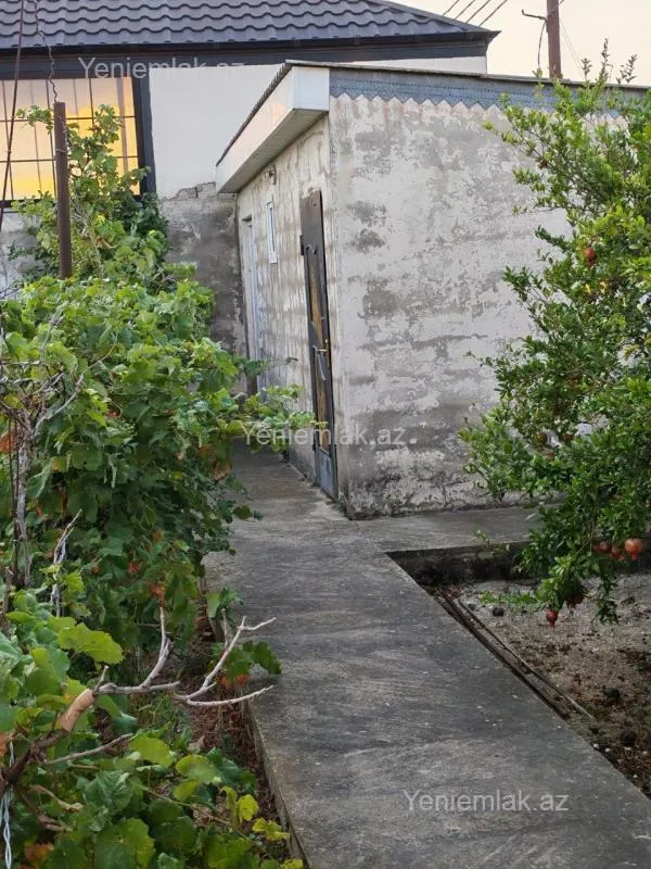 Satılır 5 otaqlı həyət evi 200 m²