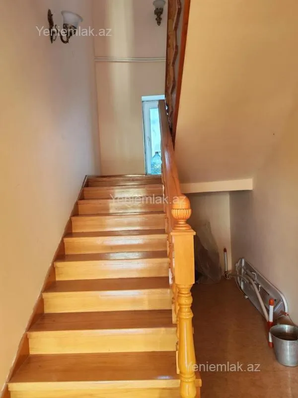 Satılır 5 otaqlı həyət evi 200 m²