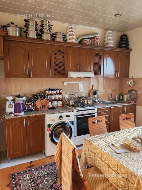 Satılır 5 otaqlı həyət evi 200 m²