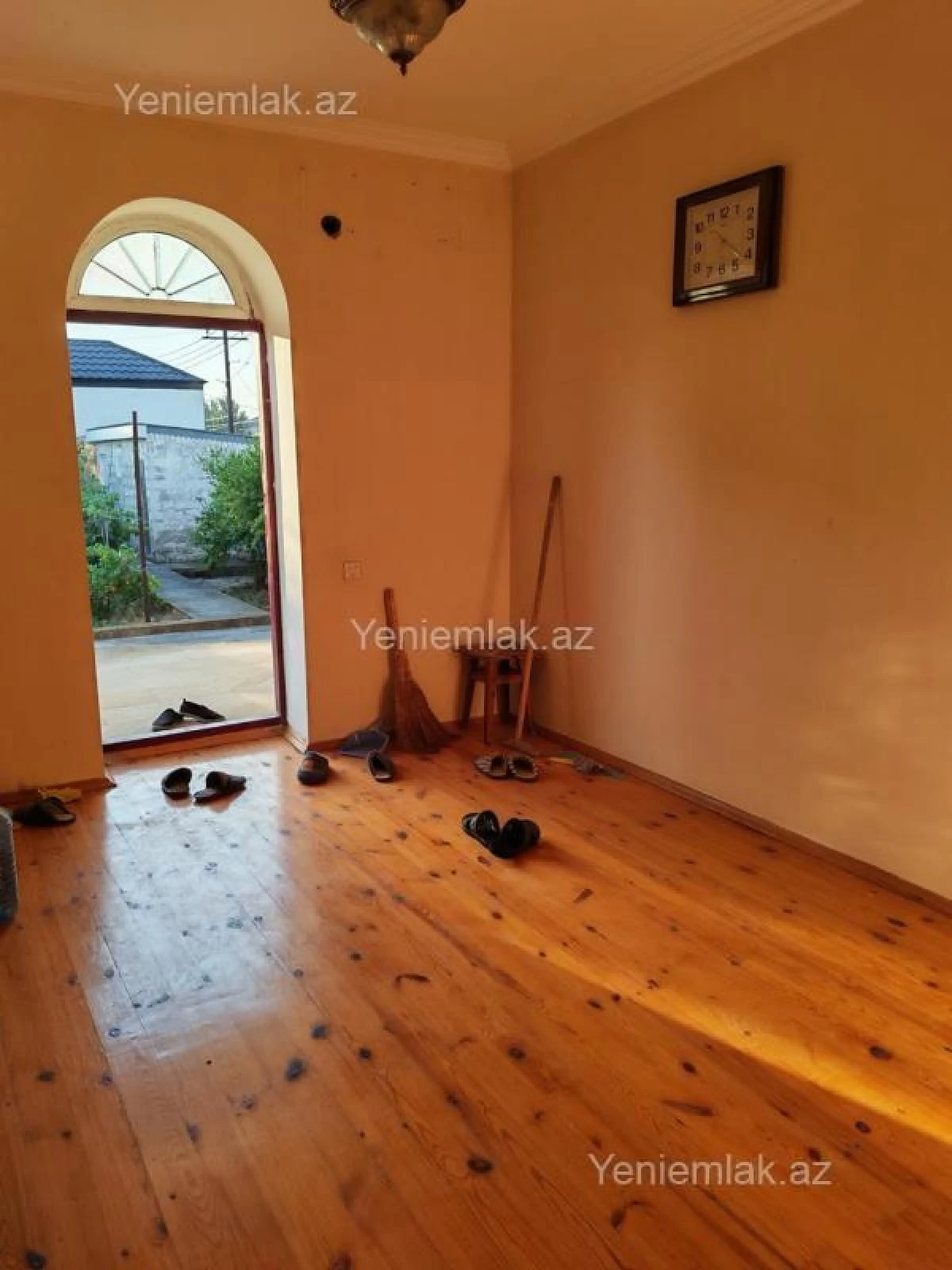 Satılır 5 otaqlı həyət evi 200 m²