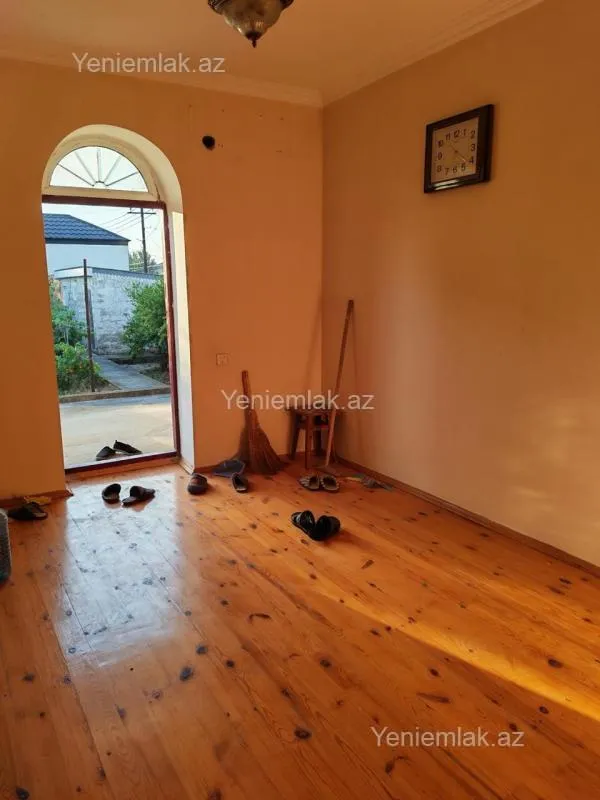 Satılır 5 otaqlı həyət evi 200 m²