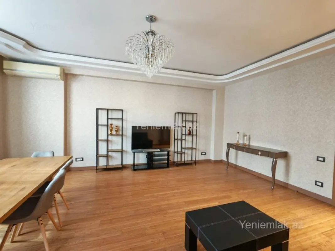Satılır 4 otaqlı yeni tikili 185 m²