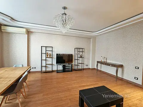 Satılır 4 otaqlı yeni tikili 185 m²
