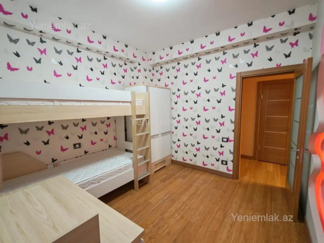 Satılır 4 otaqlı yeni tikili 185 m²