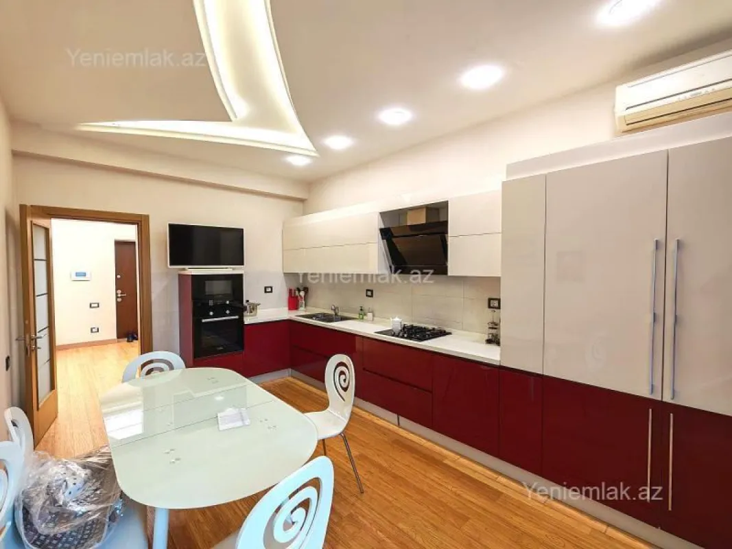 Satılır 4 otaqlı yeni tikili 185 m²